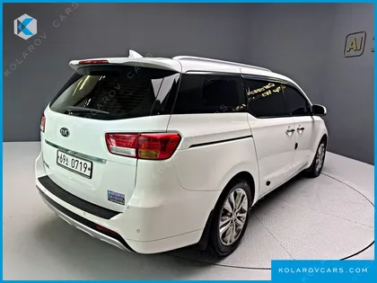 KIA CARNIVAL 9-SEATER NOBLESSE
