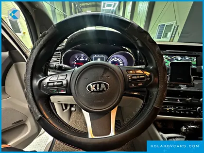 KIA CARNIVAL 9-SEATER NOBLESSE