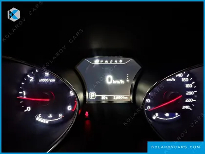 KIA CARNIVAL 9-SEATER NOBLESSE