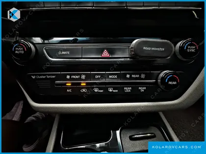 KIA CARNIVAL 9-SEATER NOBLESSE