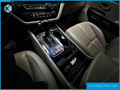 KIA CARNIVAL 9-SEATER NOBLESSE