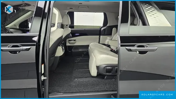 KIA CARNIVAL GASOLINE 7-SEATER SIGNATURE