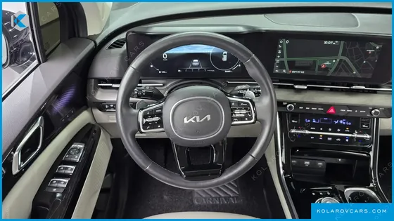 KIA CARNIVAL GASOLINE 7-SEATER SIGNATURE