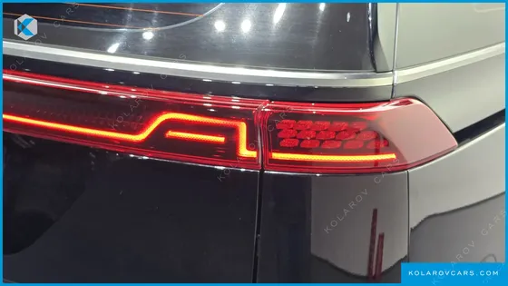 KIA CARNIVAL GASOLINE 7-SEATER SIGNATURE