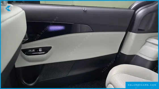 KIA CARNIVAL GASOLINE 7-SEATER SIGNATURE