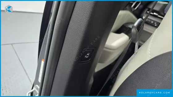 KIA CARNIVAL GASOLINE 7-SEATER SIGNATURE