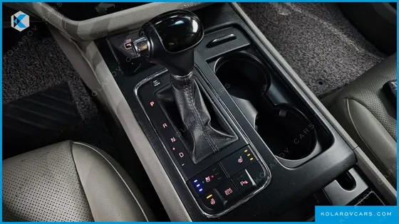 KIA CARNIVAL 9-SEATER LUXURY