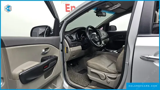 KIA CARNIVAL 9-SEATER LUXURY
