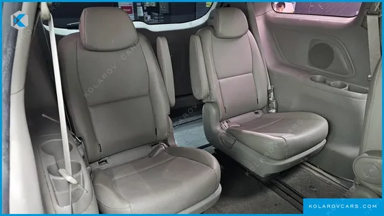 KIA CARNIVAL 9-SEATER LUXURY