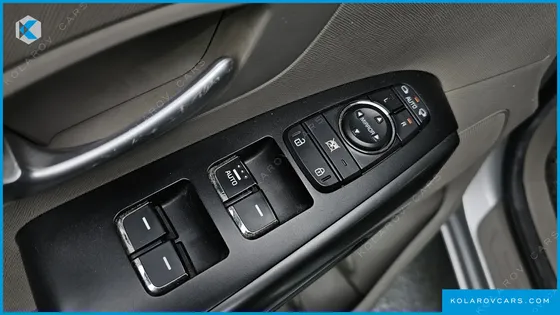 KIA CARNIVAL 9-SEATER LUXURY