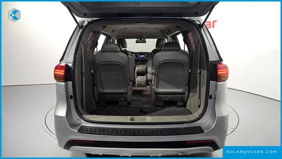 KIA CARNIVAL 9-SEATER LUXURY