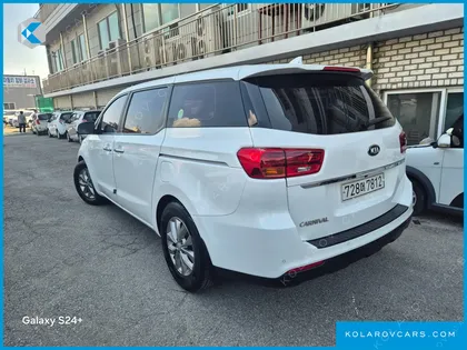 KIA CARNIVAL 11-SEATER DELUXE