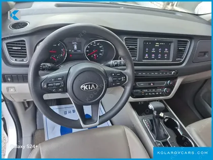 KIA CARNIVAL 11-SEATER DELUXE