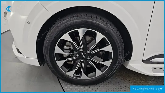 KIA CARNIVAL GASOLINE 7-SEATER HI-LIMOUSINE