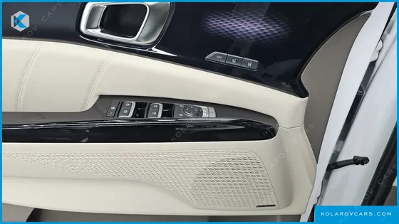 KIA CARNIVAL GASOLINE 7-SEATER HI-LIMOUSINE