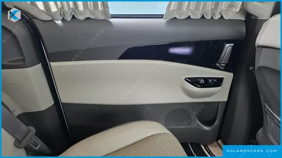 KIA CARNIVAL GASOLINE 7-SEATER HI-LIMOUSINE