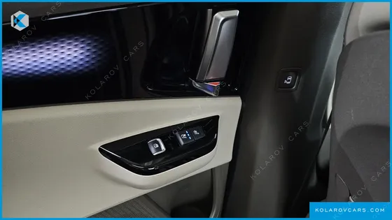 KIA CARNIVAL GASOLINE 7-SEATER HI-LIMOUSINE