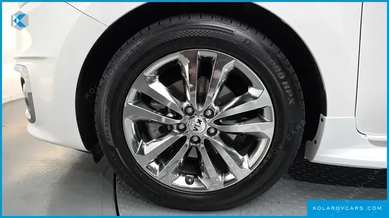 KIA CARNIVAL 9-SEATER NOBLESSE