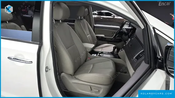 KIA CARNIVAL 9-SEATER NOBLESSE