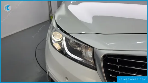 KIA CARNIVAL 9-SEATER NOBLESSE