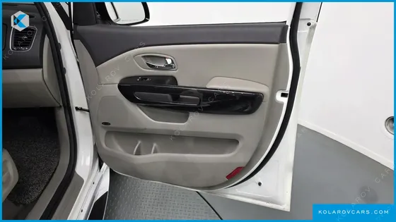 KIA CARNIVAL 9-SEATER NOBLESSE