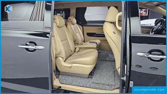 KIA CARNIVAL 9-SEATER HI-LIMOUSINE