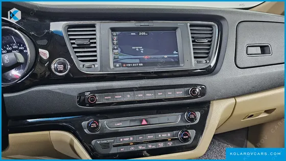 KIA CARNIVAL 9-SEATER HI-LIMOUSINE