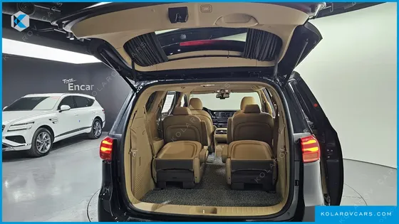 KIA CARNIVAL 9-SEATER HI-LIMOUSINE