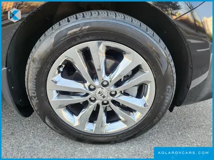 KIA CARNIVAL 9-SEATER NOBLESSE