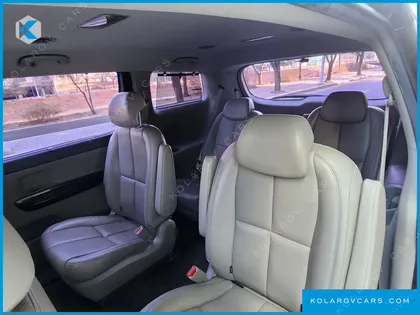 KIA CARNIVAL 9-SEATER NOBLESSE