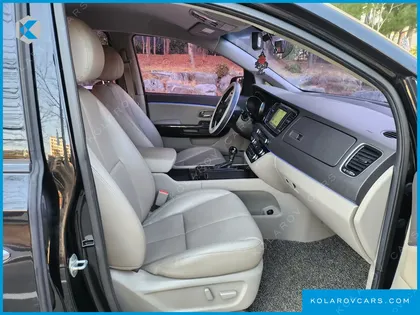 KIA CARNIVAL 9-SEATER NOBLESSE