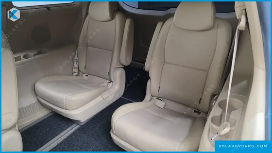 KIA CARNIVAL 9-SEATER PRESTIGE