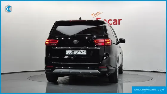 KIA CARNIVAL 9-SEATER PRSTIGE