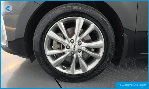 KIA CARNIVAL 9-SEATER PRSTIGE