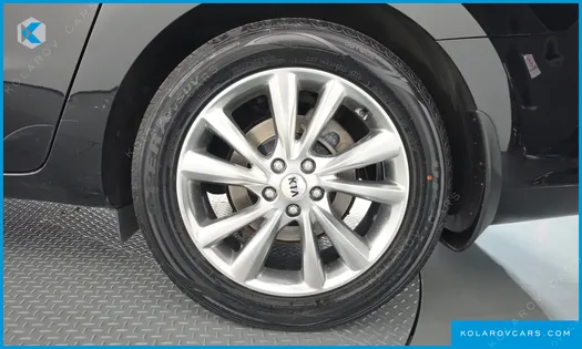 KIA CARNIVAL 9-SEATER PRSTIGE