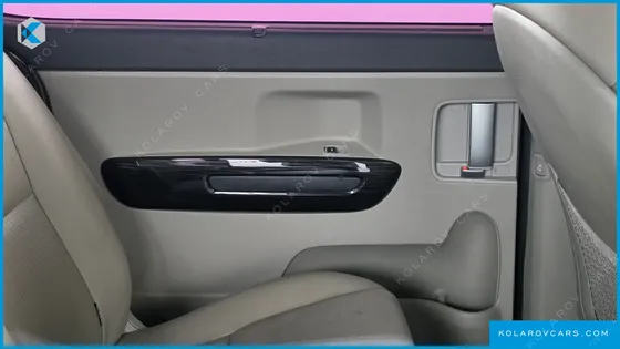 KIA CARNIVAL 9-SEATER PRSTIGE