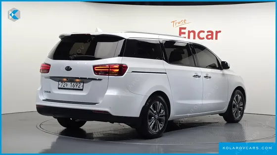 KIA CARNIVAL 11-SEATER PRESTIGE