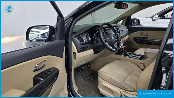KIA CARNIVAL 9-SEATER LUXURY