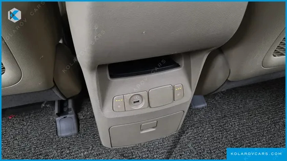 KIA CARNIVAL 9-SEATER LUXURY