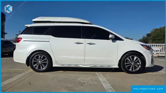 KIA CARNIVAL 9-SEATER NOBLESSE
