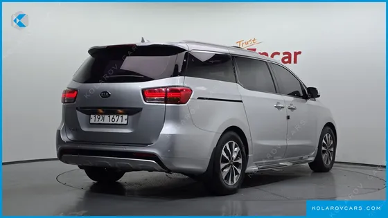 KIA CARNIVAL 9-SEATER LUXURY