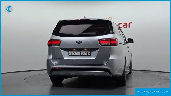 KIA CARNIVAL 9-SEATER LUXURY