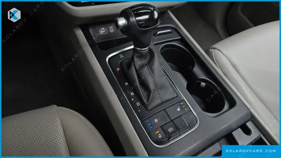 KIA CARNIVAL 9-SEATER LUXURY