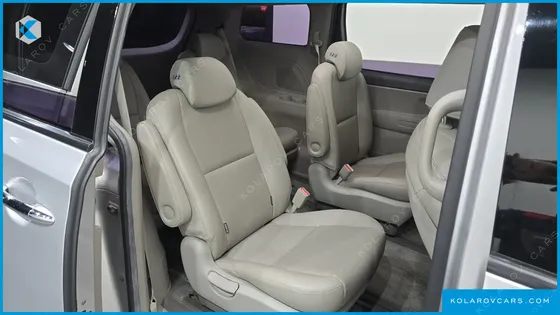 KIA CARNIVAL 9-SEATER LUXURY