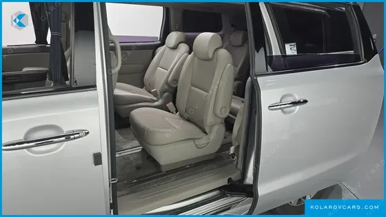 KIA CARNIVAL 9-SEATER LUXURY