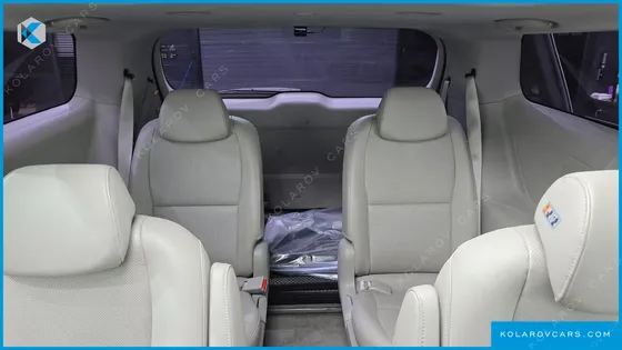 KIA CARNIVAL 9-SEATER LUXURY