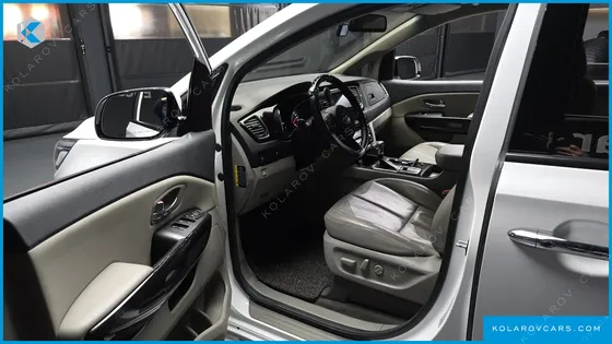 KIA CARNIVAL 9-SEATER NOBLESSE