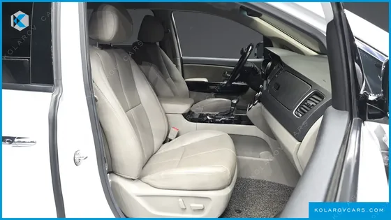 KIA CARNIVAL 9-SEATER NOBLESSE