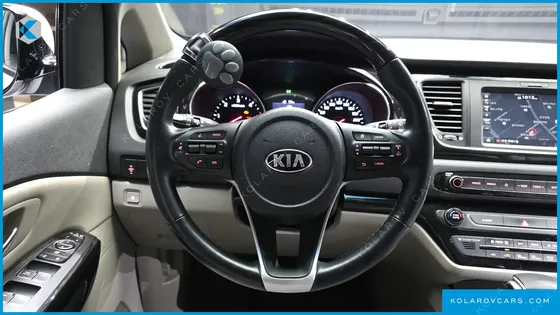 KIA CARNIVAL 9-SEATER NOBLESSE