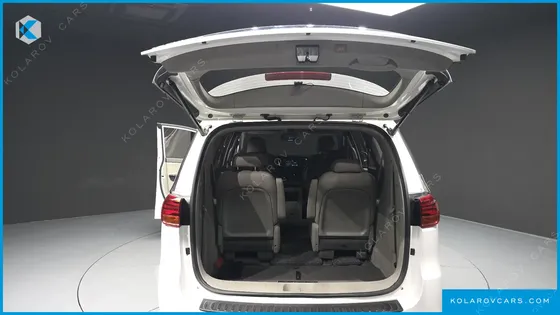 KIA CARNIVAL 9-SEATER NOBLESSE